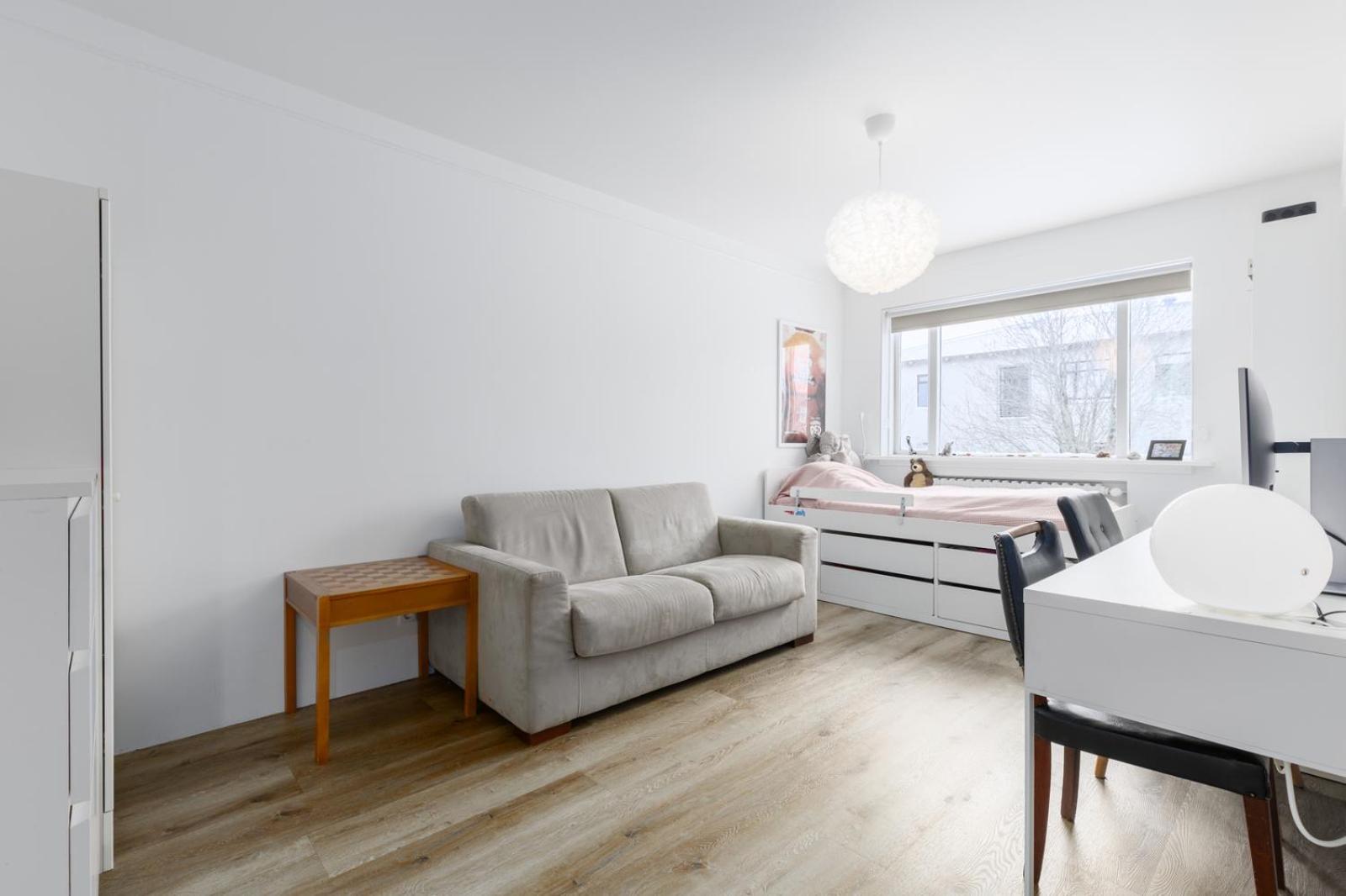 Great And Spacious Family With 4 Bedrooms *